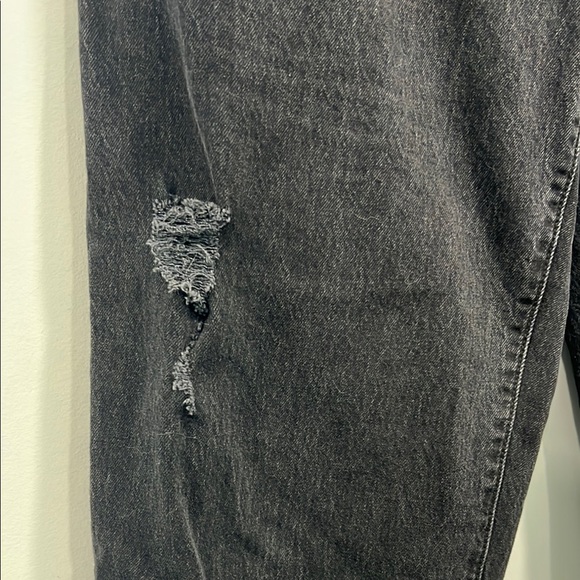 Universal Thread Black Vintage Straight Leg Jeans - Picture 4 of 5